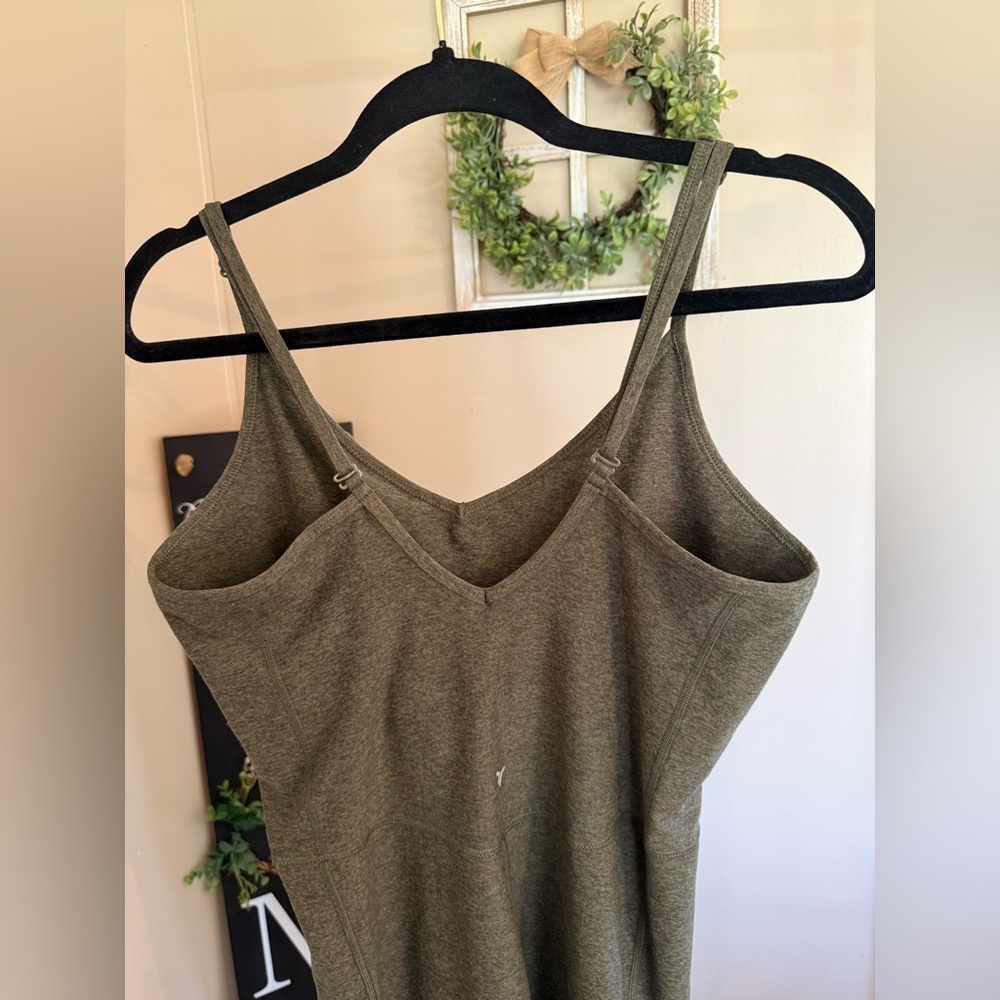 Old Navy  Women’s Onsie Athletic Cloud+ Sleeveless 7/8 Bodysuit Size Lar… - Picture 6 of 12
